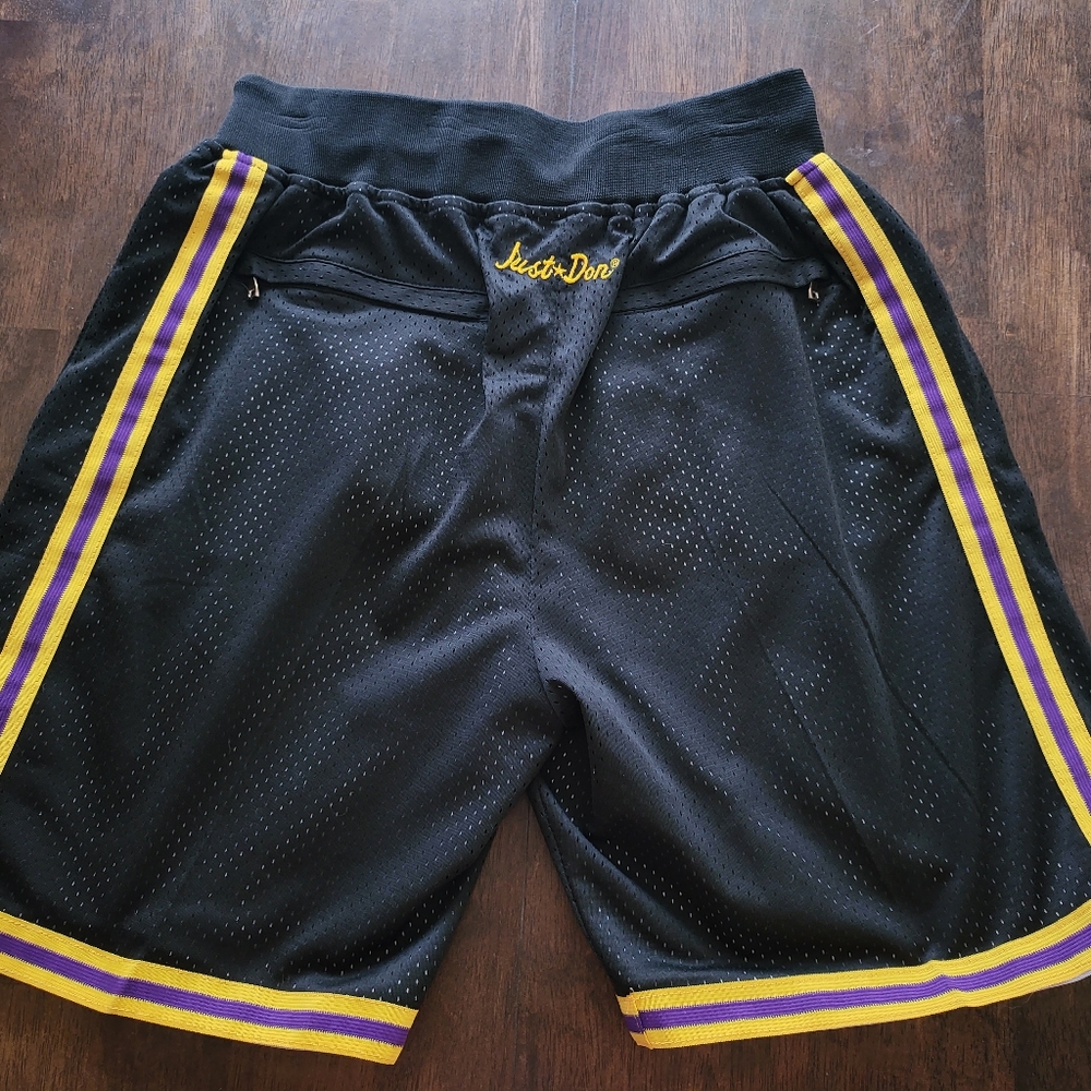 Los Angeles Lakers - Picture 4 of 5